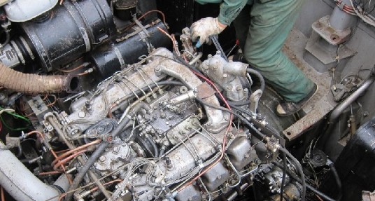 Осмотр в двигательном отсеке ГАЗ-59037 (БТР-80)